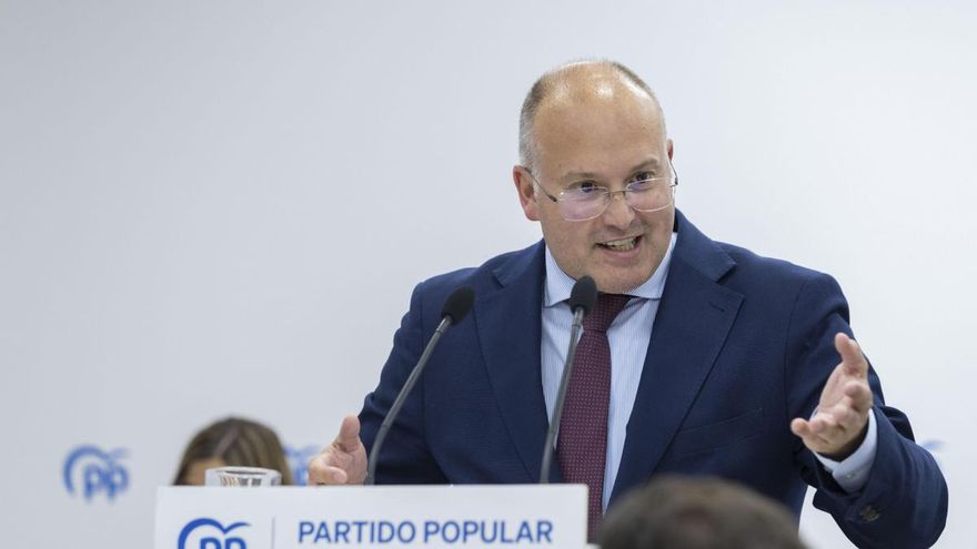 El secretario general del PP, Miguel Tellado, interviene ante la Junta Directiva Autonómica del partido regional este lunes, en Toledo