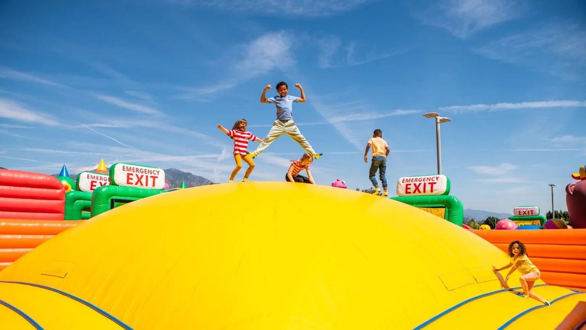 Desafío Montañoso, una de las áreas del parque hinchable