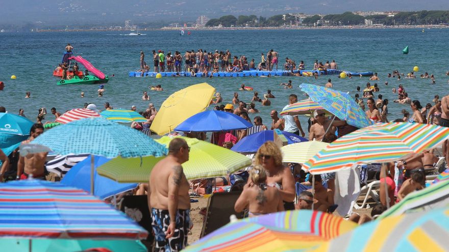 고급 호텔 외에도 지역 관광 휴가는 다음과 같이 설정됩니다. 