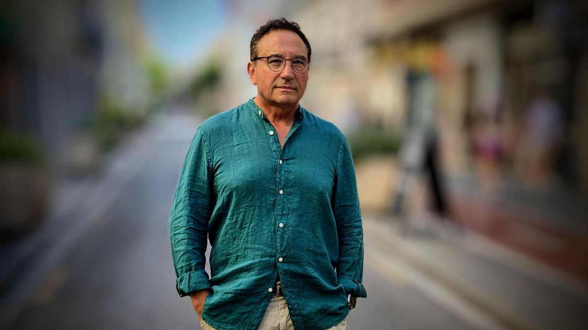 Arturo Gradolí, autor de 'Tecnoabsolutismo global': “No estamos ante '1984', de Orwell, sino más bien ante 'Un mundo feliz', de Huxley”