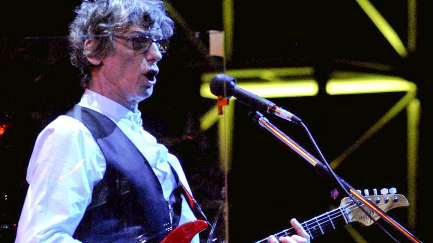 La nave de Spinetta, algunos libros de abril