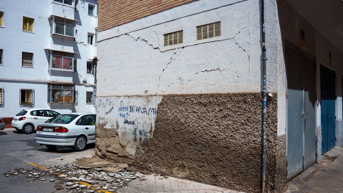 Daños en un barrio de Granada capital por el terremoto de magnitud 5 con epicentro en Alhendín.