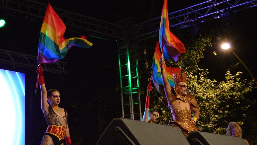 Drag Queens, una historia de brillos y sombras: "No soy un marica pintado, soy artista"