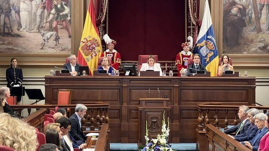 El Parlamento canario designa a Pedro San Ginés (CC) como senador autonómico pese a estar investigado por seis delitos