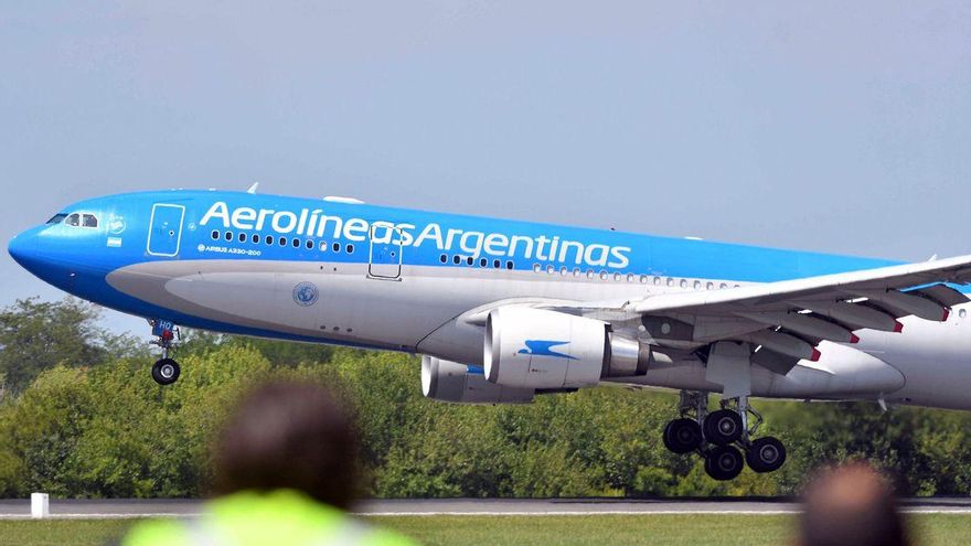Prohibición de las cuotas para vuelos al exterior: se dispara el precio de los pasajes para viajar por la Argentina