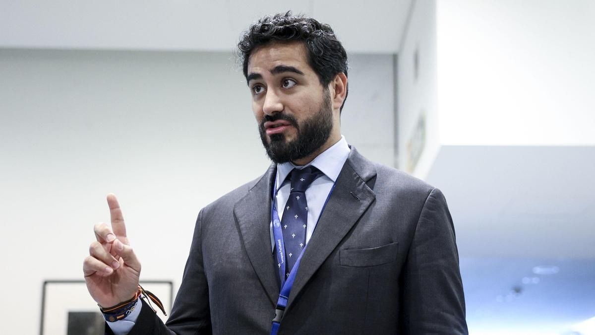 El europarlamentario Luis 'Alvise' Pérez atiende a los medios en Bruselas, en una imagen de archivo.