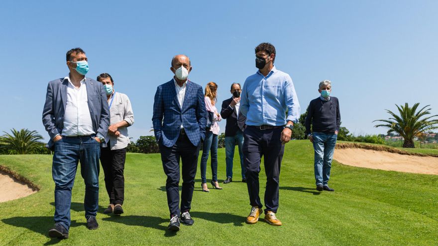 El consejero de Industria, Turismo, Innovación, Transporte y Comercio, Javier López Marcano, y la directora general de Turismo visitan la instalación con motivo del tercer aniversario de la Casa Club