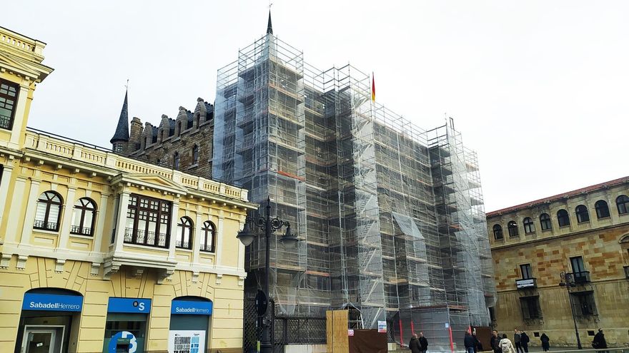 La restauración de Botines de Gaudí ya se encarece el 40% y Fundos critica el bloqueo del consejero de la Junta