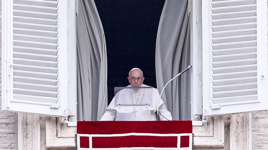 El papa Francisco en el rezo del Regina Coeli este domingo en el Vaticano. EFE/EPA/Fabio Frustaci
