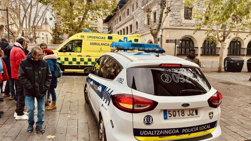 Las protestas encubiertas de la Policía y la huelga de Bomberos marcan la víspera de la Navidad en Vitoria