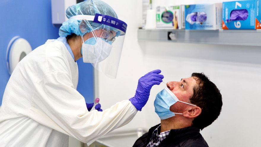 Euskadi detecta 436 nuevos contagios en una jornada con una positividad del 6% y 171 pacientes en la UCI