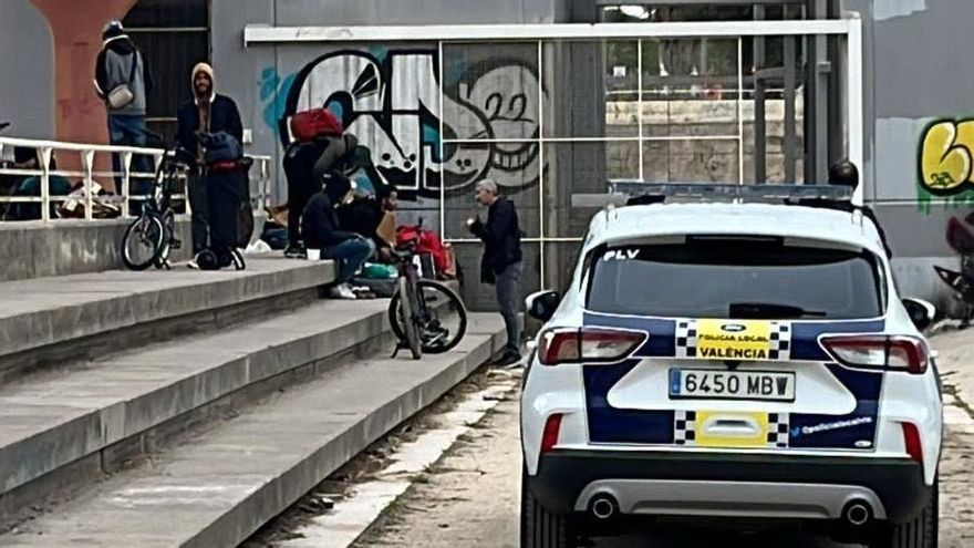 PP y Vox prohíben repartir comida en València a más de 700 personas sin techo y las deja sin alternativas