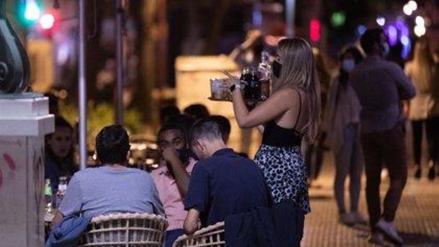 Aragón adelanta el cierre de la hostelería a medianoche y a las 02:00 el del ocio nocturno