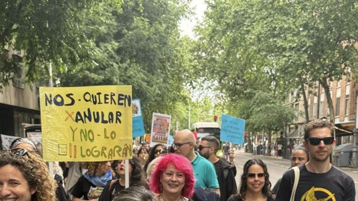 Adelante denuncia "ratios demenciales" y critica a la Junta por priorizar la concertada frente a la pública