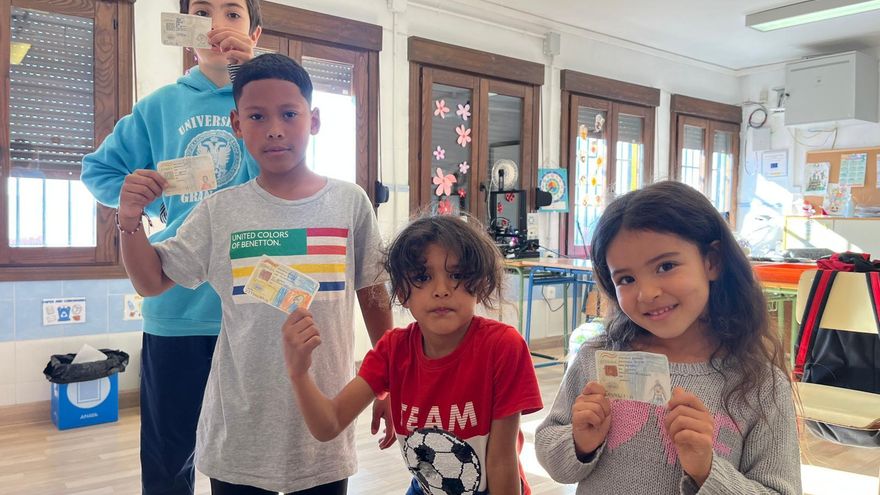 Un colegio rural multicultural de La Alpujarra que desafía la despoblación: "Si la escuela se cierra, el pueblo se muere"