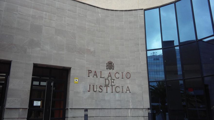 La Fiscalía de Santa Cruz de Tenerife pide 11 años para tres acusados de la muerte de un migrante y lesiones de dos menores