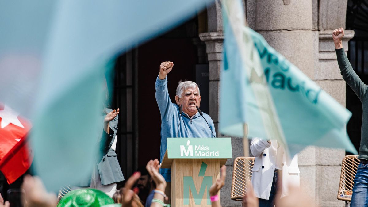 El concejal Félix López-Rey, durante un mitin de Más Madrid en la Plaza Mayor en 2023.