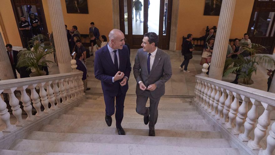 Moreno apela a las "singularidades" de Sevilla para negociar con su alcalde cuestiones a las que la Junta se opone