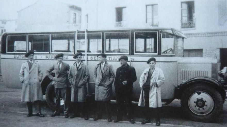 El autobús en 1930 con su primera carrocería