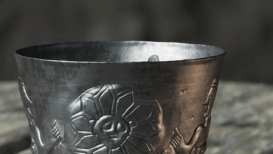 El secreto del pequeño vaso de plata que desafía a uno de los mitos más famosos del Próximo Oriente