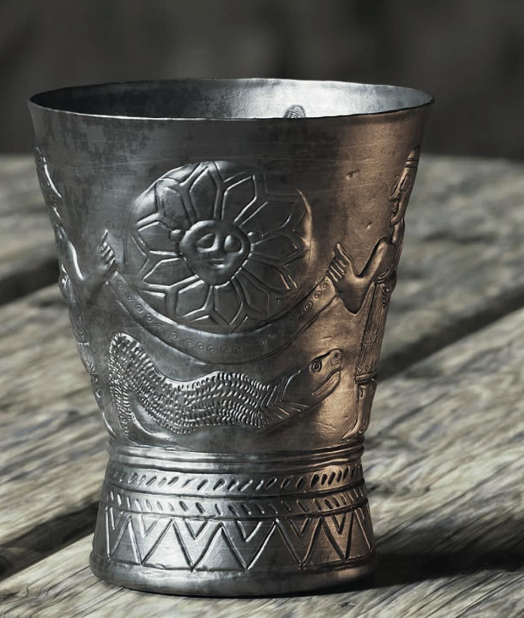 Reconstrucción artística del cáliz Ain Samiya (Estudios Luwianos n.º 5053)