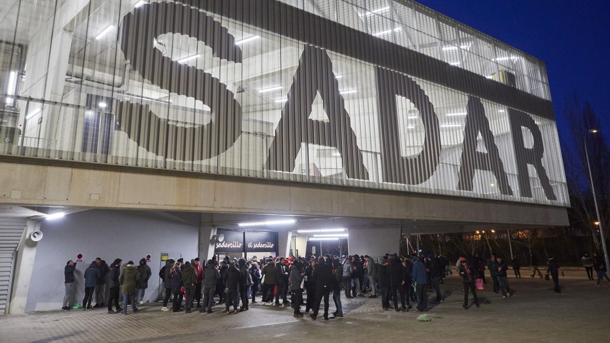 El Parlamento de Navarra pide sustituir a la Policía Nacional por la Foral en el estadio de Osasuna