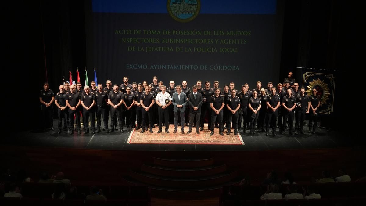 La toma de posesión de los nuevos agentes de la Policía Local, en imágenes