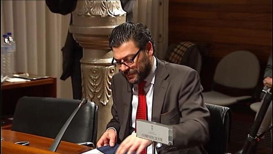 La Audiencia de Asturias suspende tres años la ejecución de la pena al ex secretario de la Fundación Niemeyer