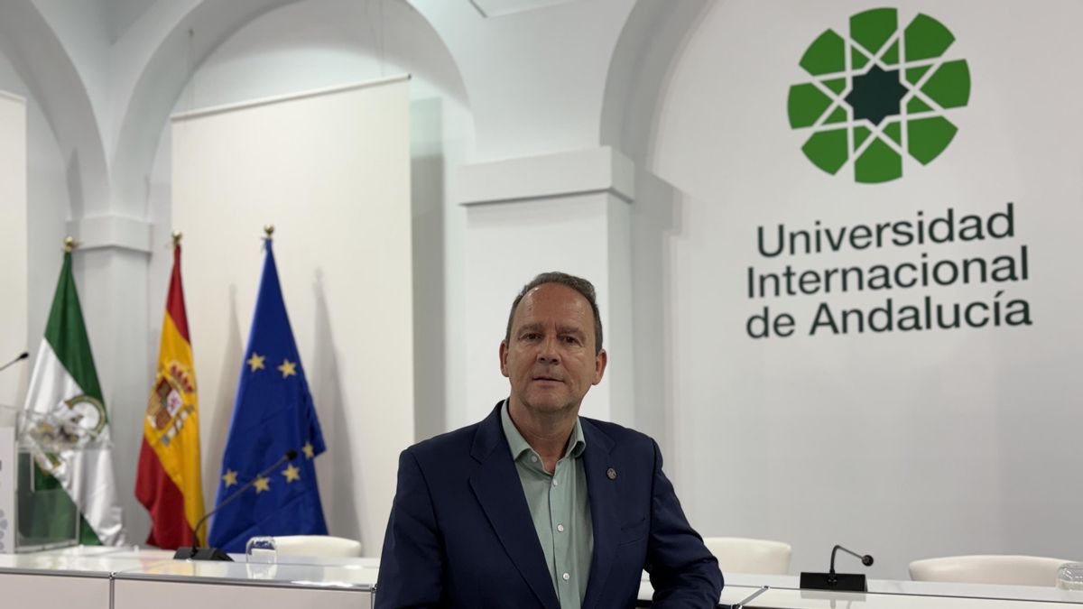 José Ignacio García, rector de la UNIA: "Un máster en la universidad pública cuesta menos de 900 euros"