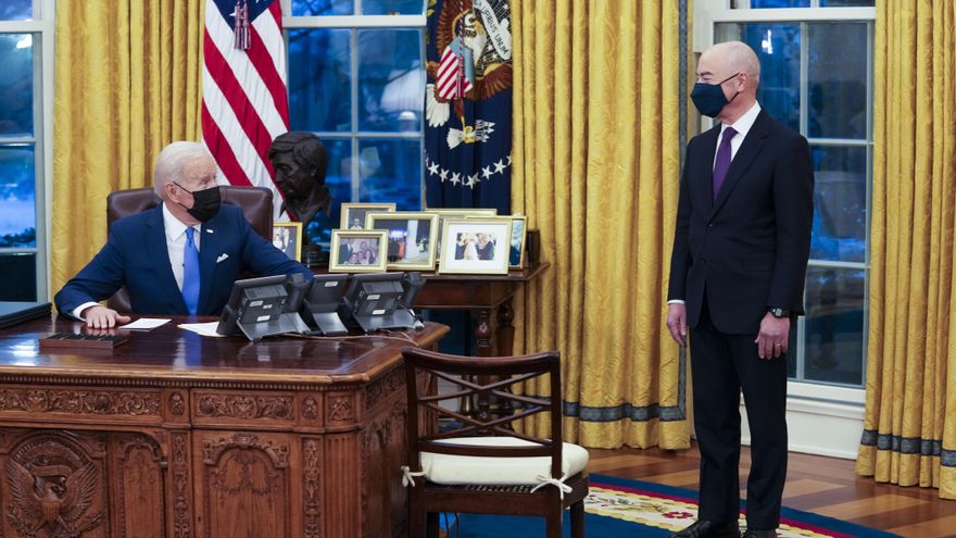 Biden recurre a una agencia de emergencia ante la llegada de niños a la frontera