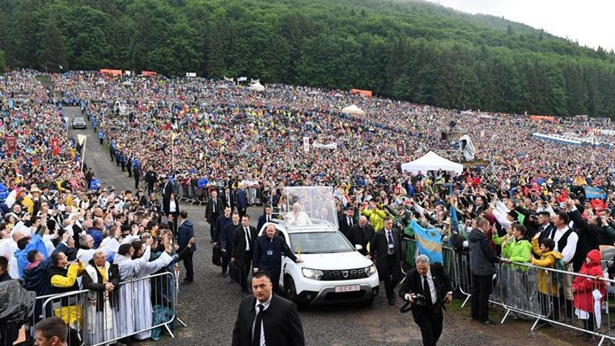¿Quiénes son los gitanos rumanos, con los que el papa se reúne este domingo?