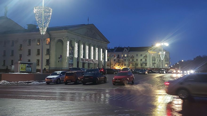 Chernigov, la ciudad ucraniana que da nombre a la región donde se encuentra el puesto fronterizo de Sénkivka, es una urbe tranquila y provinciana que no se deja llevar por el pánico aunque las vecinas Rusia y Bielorrusia celebren ejercicios militares. EFE/ Fernando Salcines