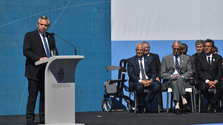 El Presidente pidió a Gran Bretaña "abandonar la injustificada y desmedida presencia militar en las islas Malvinas"