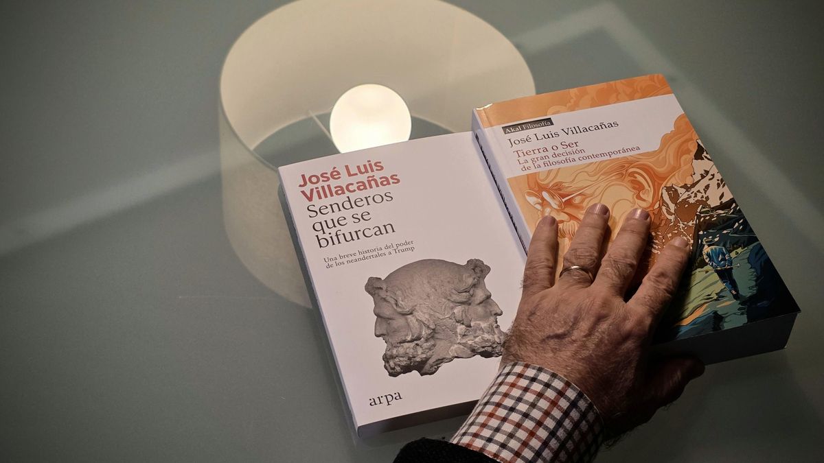 Villacañas muestra sus dos últimas obras publicadas.