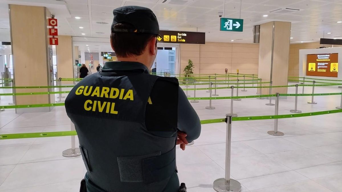 La Guardia Civil pilla a una tinerfeño en Melilla intentando viajar en avión con 83 bolsos de marcas de lujo falsificadas