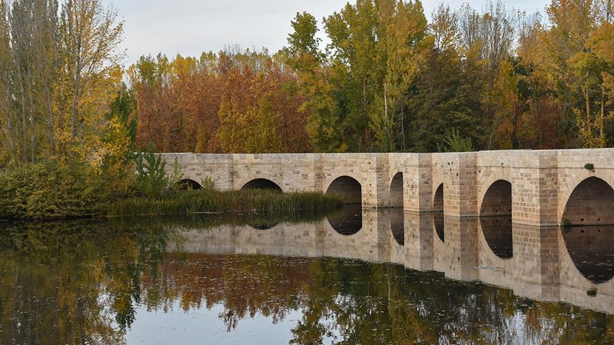 El puente pasó de tener veintidós arcos a veinticinco en 1746