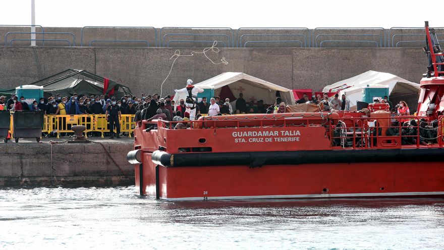 Salvamento sale al rescate de una patera a 270 millas de Gran Canaria avistada por primera vez este lunes