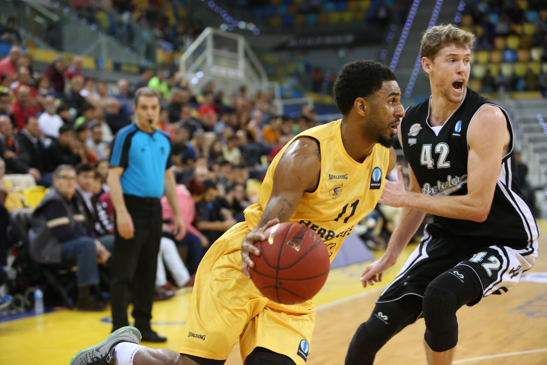 Partido de Eurocup entre el Herbalife Gran Canaria y el Avtodor Saratov en el Gran Canaria Arena. (Alejandro Ramos).