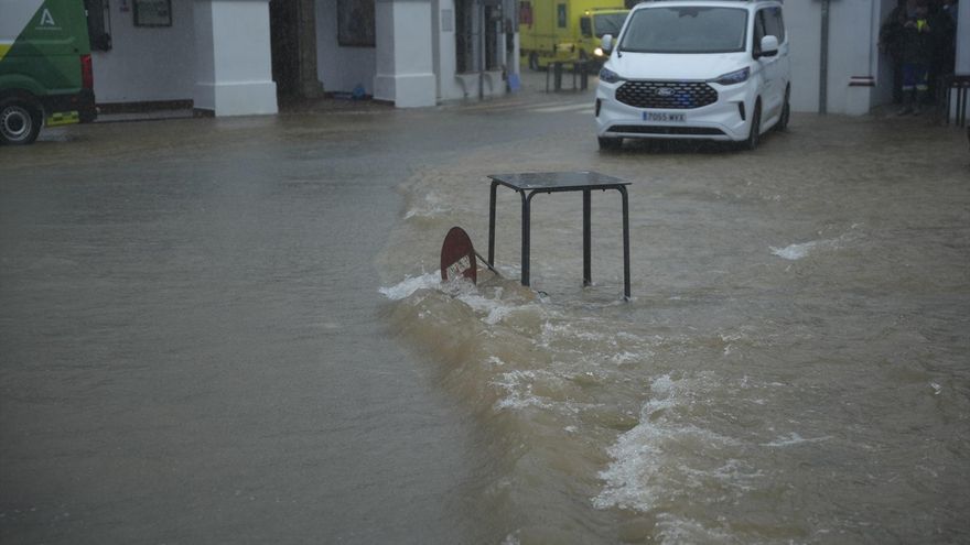 El riesgo de derrumbes en Grazalema retrasará la vuelta de los vecinos a sus casas "hasta dentro de una semana"