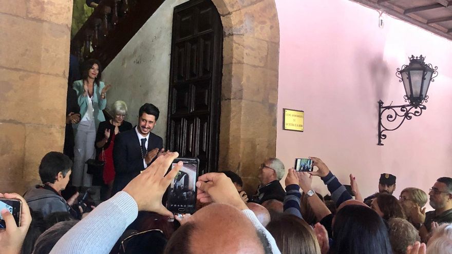 Momentos estelares del cambio de gobierno en La Laguna, con la alcaldía para Luis Yeray Gutiérrez (PSOE) / Fotos: Estefanía Briganty