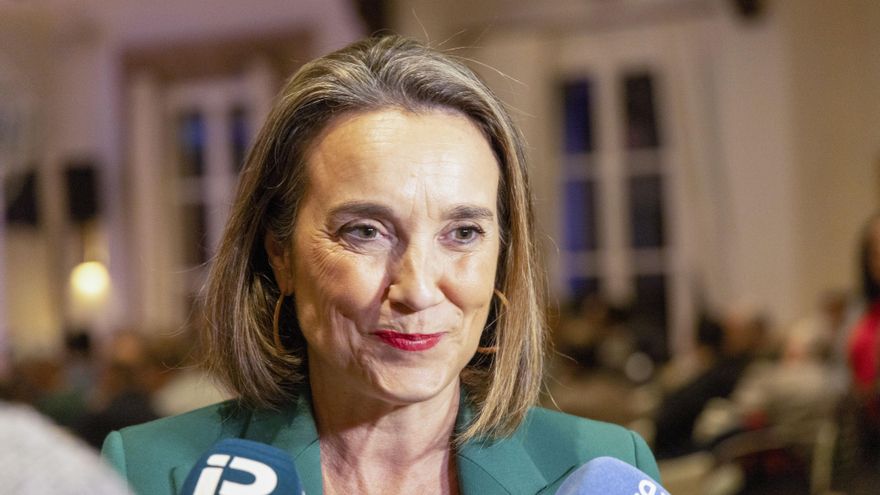 La secretaria general del PP, Cuca Gamarra, atiende a los medios de comunicación durante la junta directiva autonómica del PP Balear que han celebrado hoy lunes en Palma de Mallorca. EFE/CATI CLADERA.