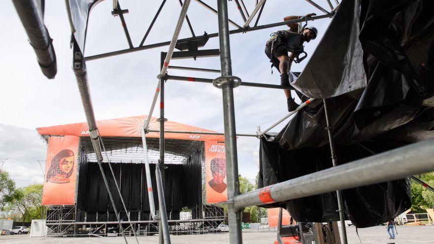 Montaje del Azkena Rock Festival