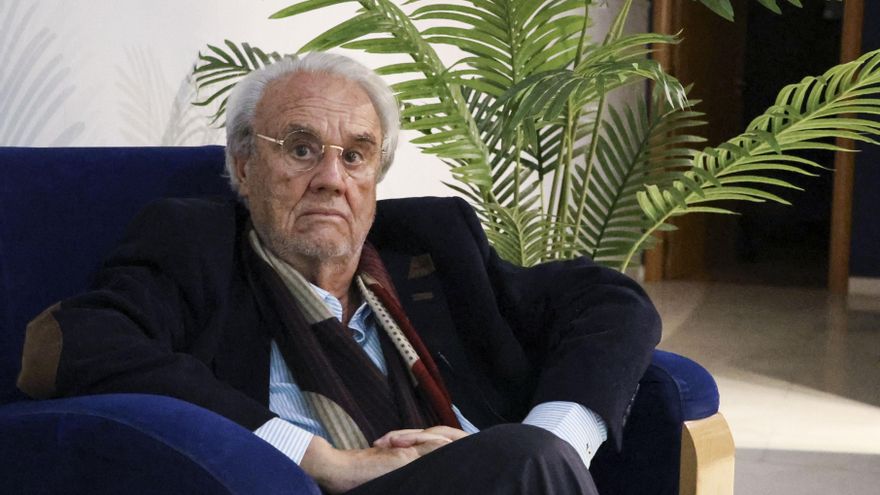 El jardín Huerto del Cura de Elche dedica una palmera al cineasta Manuel Gutiérrez Aragón