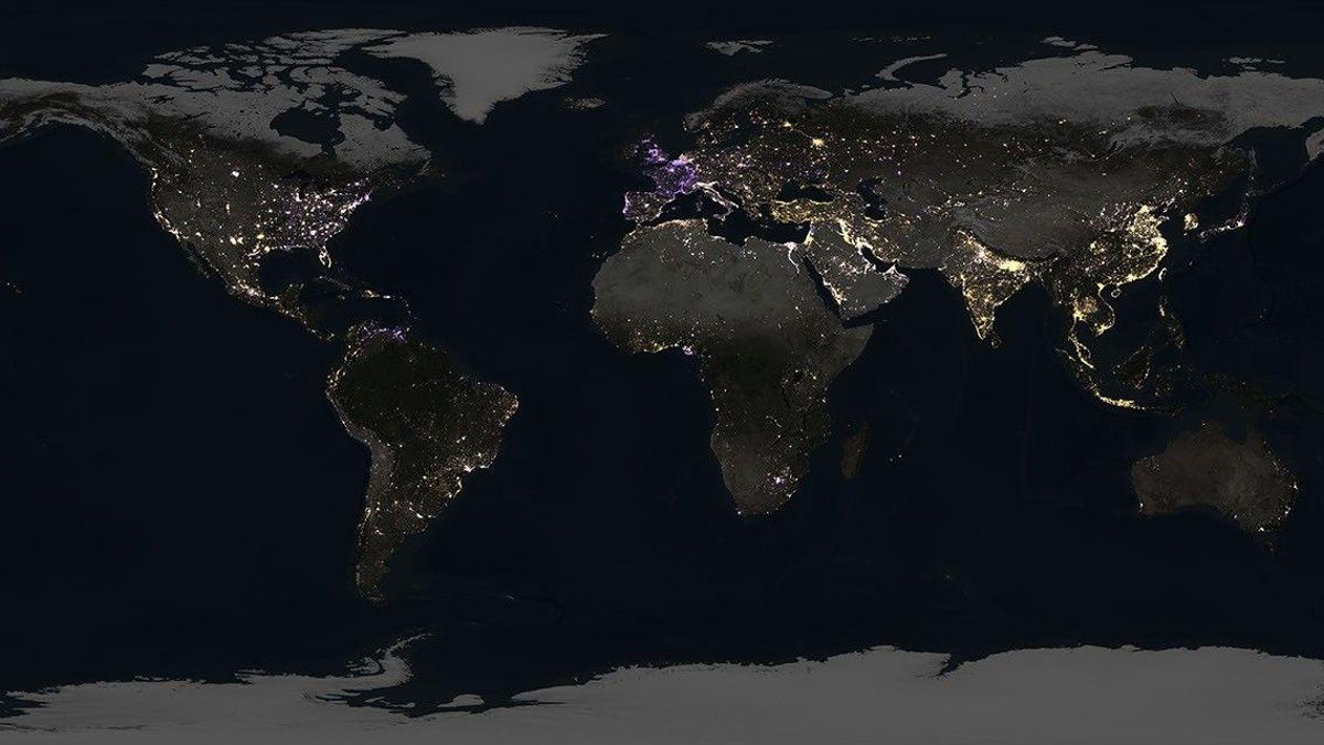 Nueva imagen nocturna de la Tierra a partir del análisis de 1,6 millones de imágenes satelitales recopiladas cada noche durante nueve años.