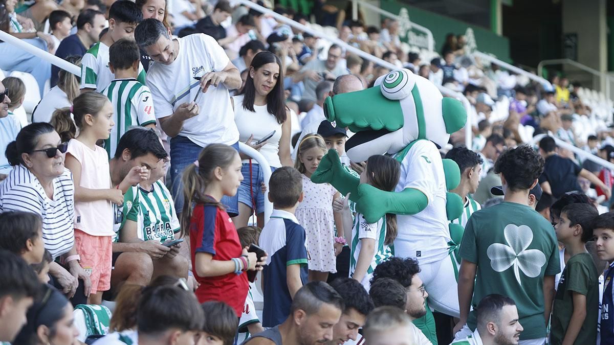 Entrenamiento del Córdoba a puerta abierta para la afición