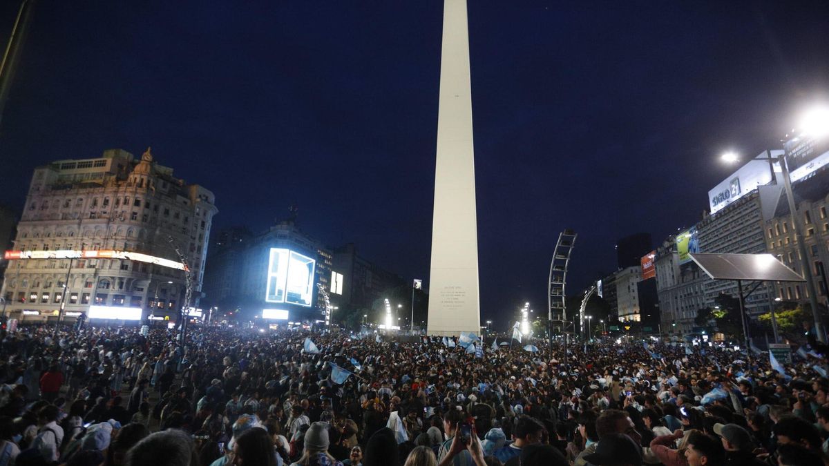 Miles de personas en el centro porteño. 
