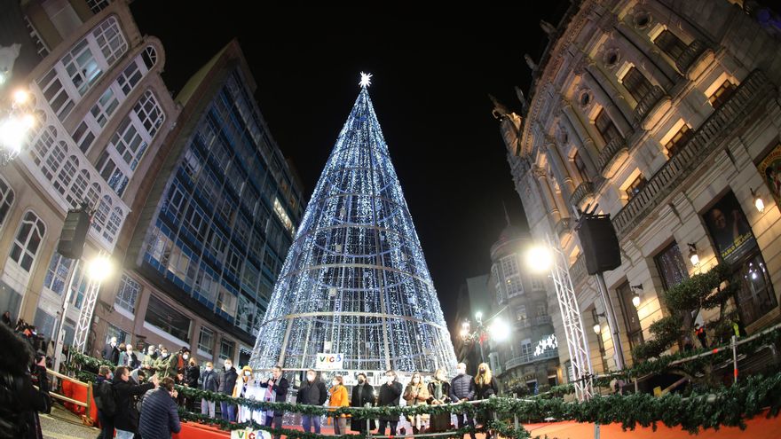 Abel Caballero cree que eliminar las luces de Navidad sería "un disparate" y plantea encenderlas una hora menos para ahorrar