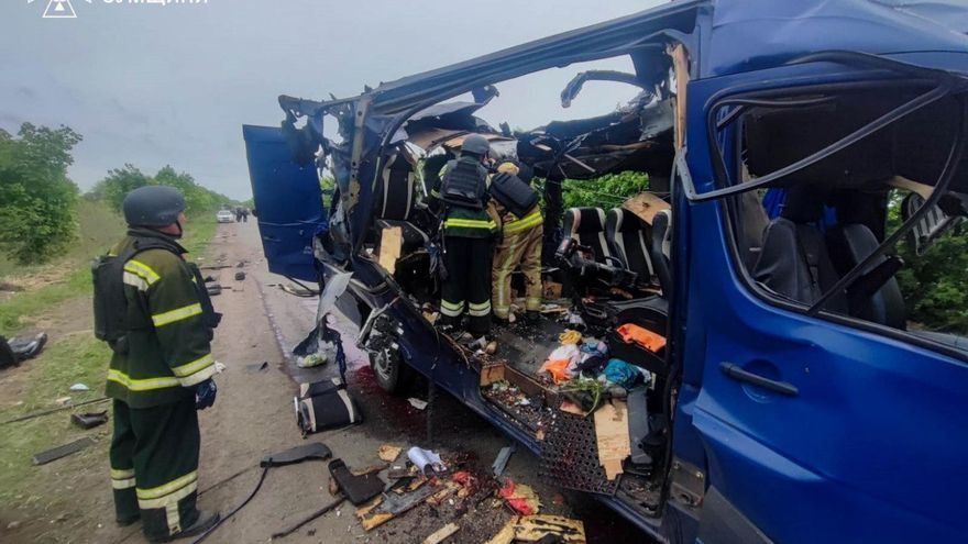 Al menos nueve muertos en un ataque ruso con drones contra un autobús en Sumi