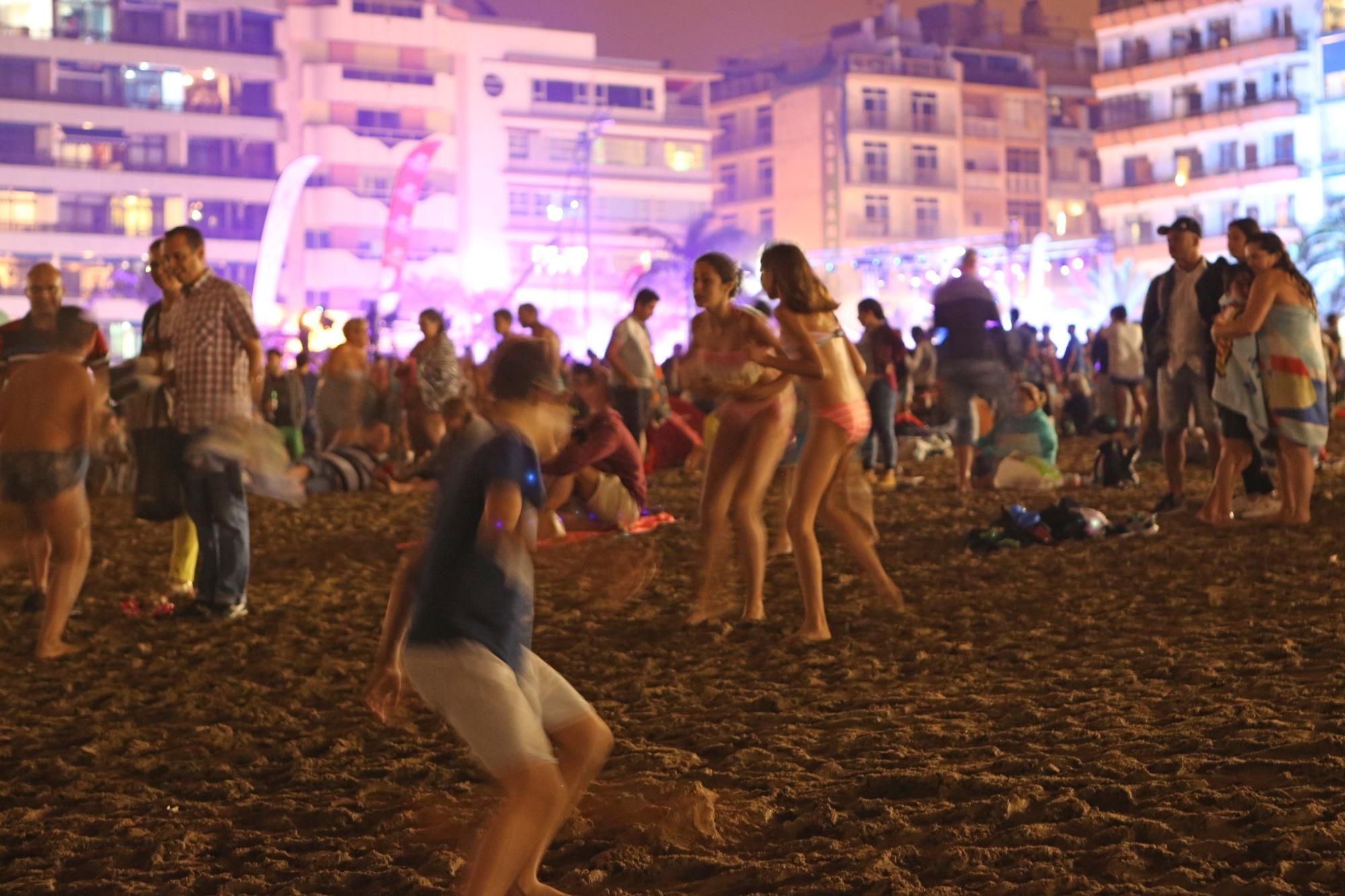Noche de San Juan en Las Canteras (ALEJANDRO RAMOS)
