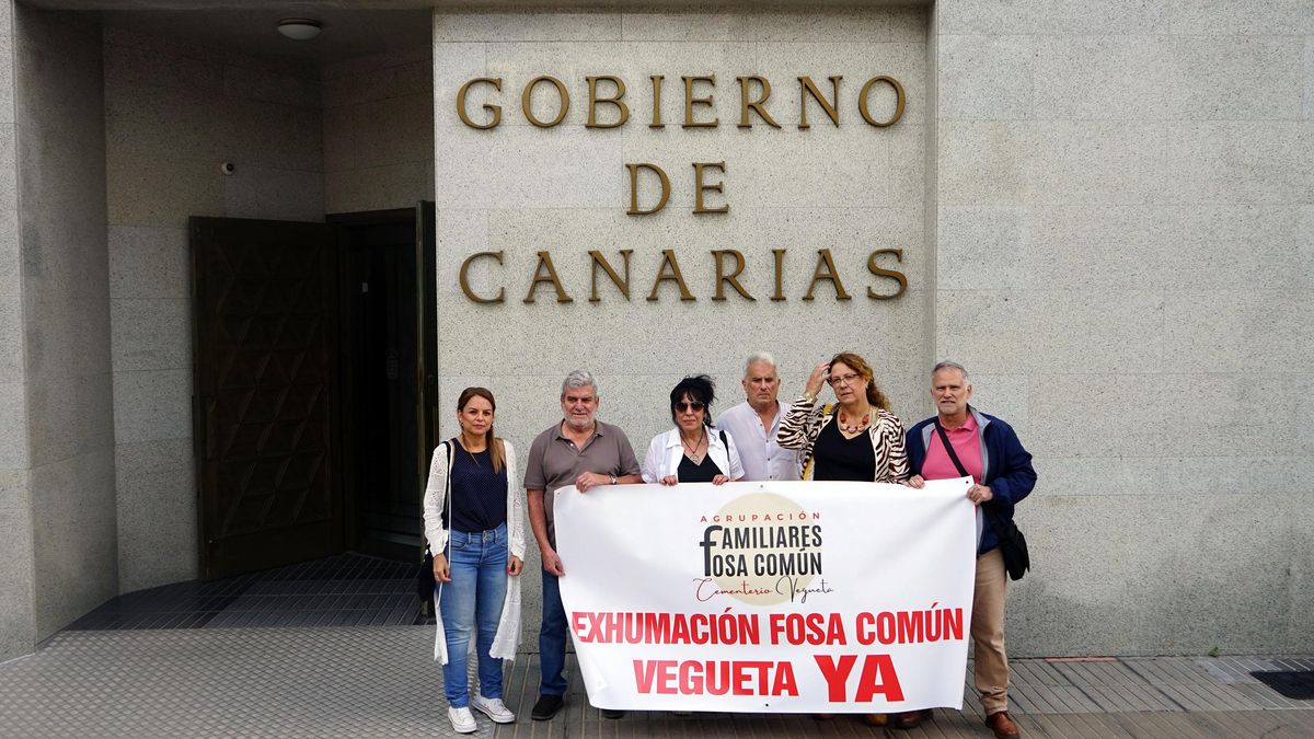 Más de 30 colectivos se suman a la exigencia de los familiares de víctimas del franquismo para exhumar la fosa común de Vegueta